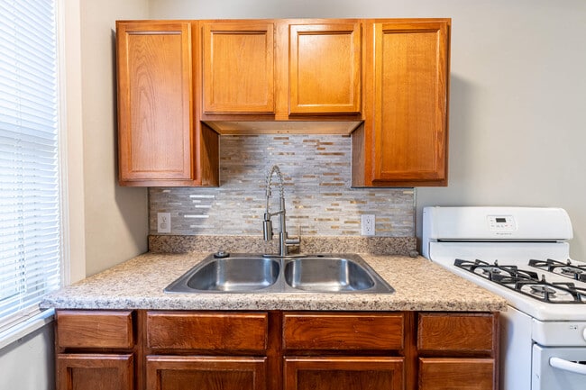 Photo - 219-237 E Xenia Dr