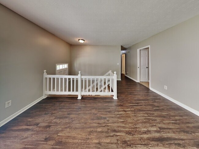 Photo - Lease by 9/15 & get Sept rent FREE Nice 4 ...