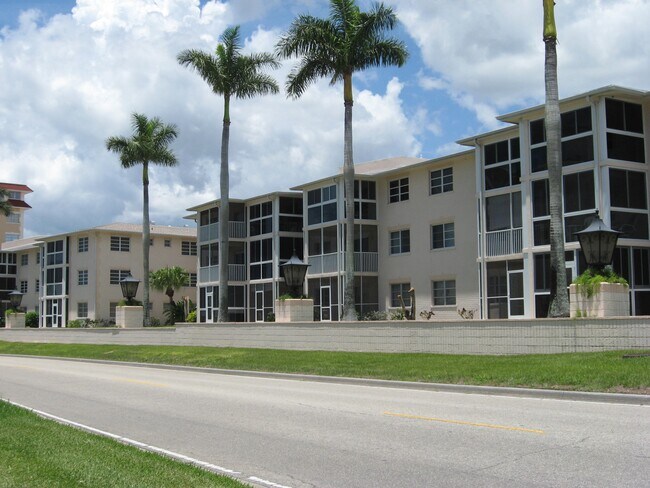 Photo - 200 The Esplanade N