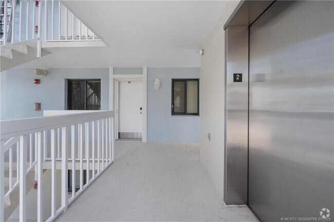 Building Photo - 40 NE Plantation Rd Unit 202 Rental
