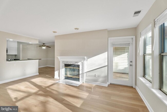 Photo - 3321 Sir Thomas Dr Unit 12