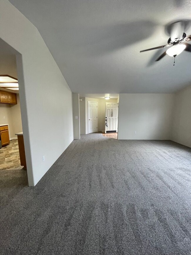 Photo - Spacious 3 bedroom, 2 bathroom home- CENTRAL POINT!