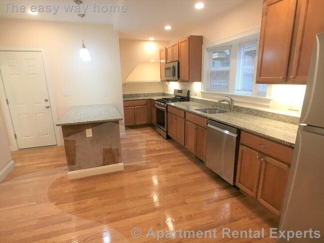 Building Photo - 67 Temple St Unit #1