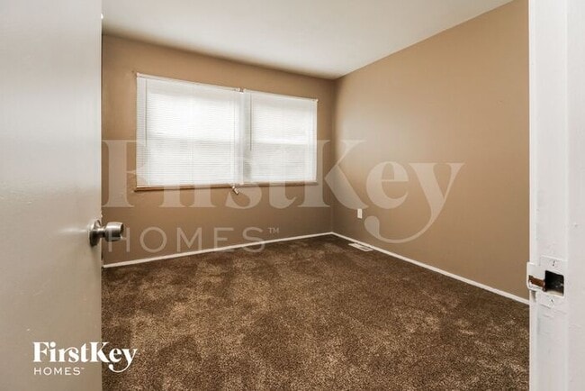 Photo - 665 Pimlico Dr