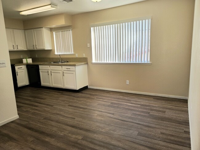 Renovated Kitchen - Golden Oak Apartments