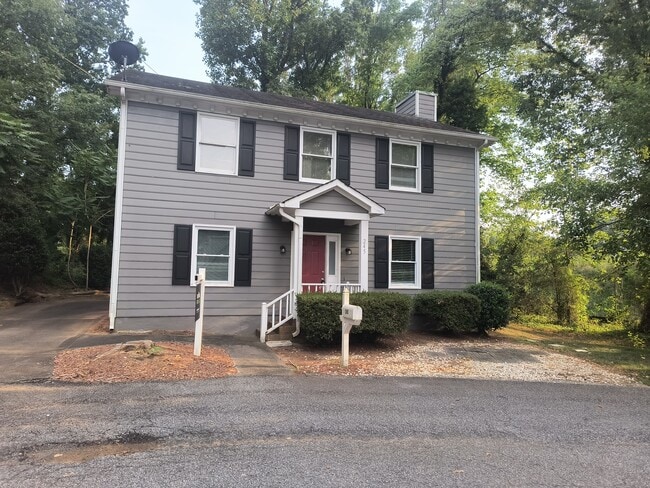 Building Photo - 245 Guinevere Ct