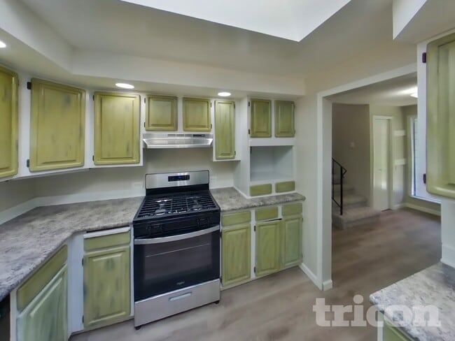 Photo - 3394 Tyee Pl NE