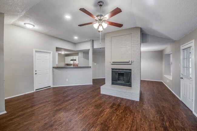 Photo - AVAILABLE NOW! NICE 3 BEDROOM HOME LOCATED IN ARLINGTON, TEXAS!