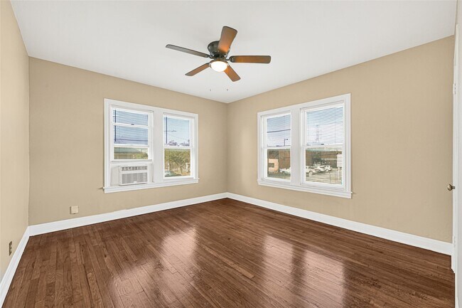 Photo - 4304 Pease St