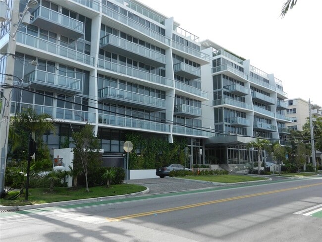 Building Photo - 9940 W Bay Harbor Dr Unit 4A-N