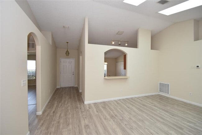 Photo - 15 White Deer Ln