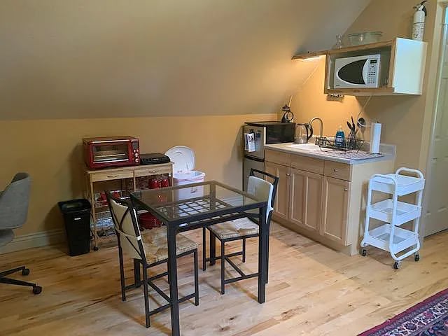 Kitchenette - 1625 W Hays St Unit Hay's St Studio