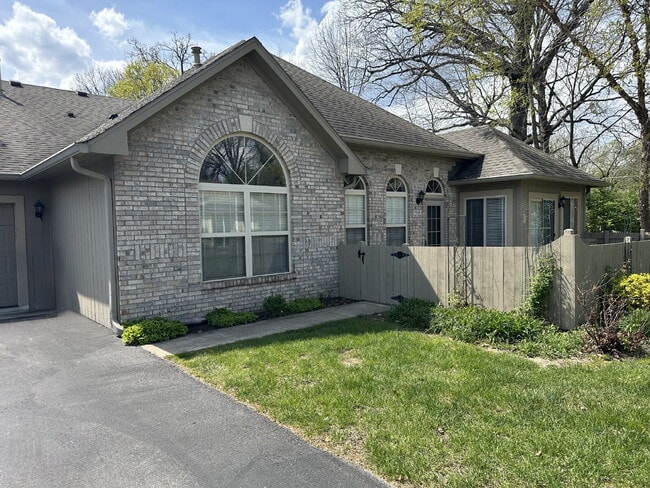 Building Photo - Well-Maintained Condo with Bonus Room & Attached 2-Car Garage