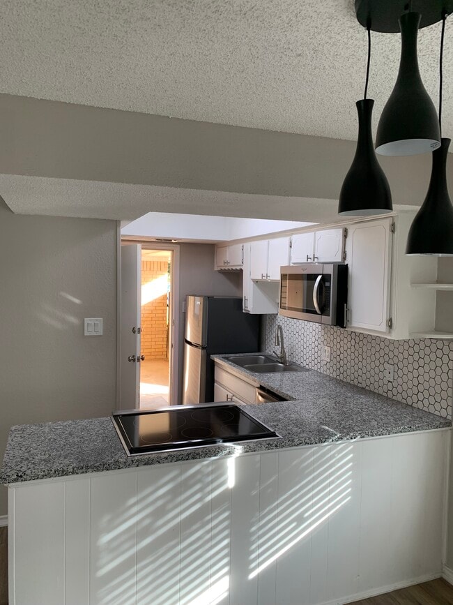 Photo - Newly Renovated Townhome!!