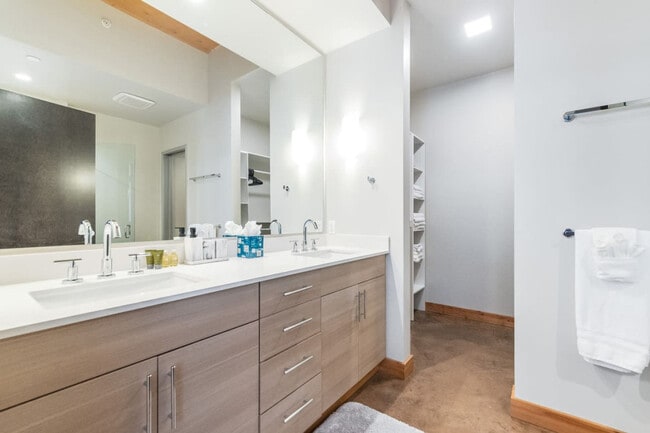 Photo - 2120 Commerce St Unit ID1045875P