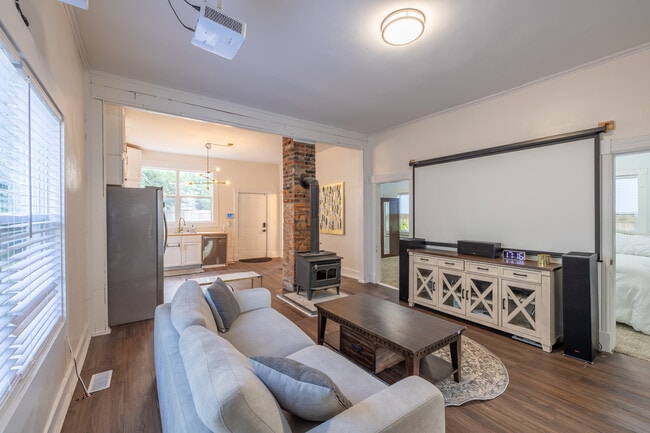 Photo - 2205 Pleasant St