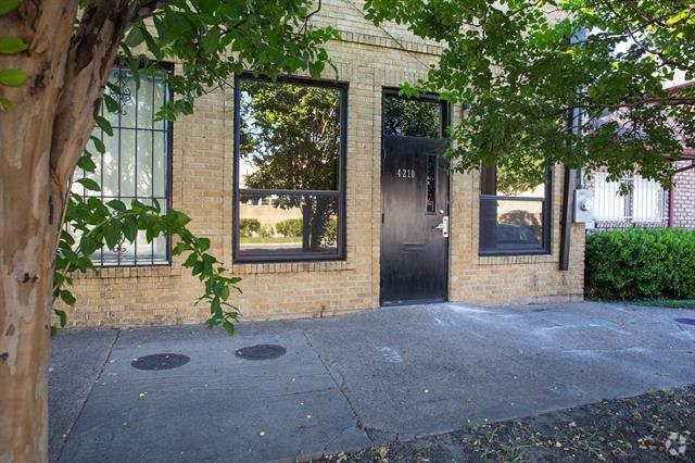 Building Photo - 4210 Main St Rental