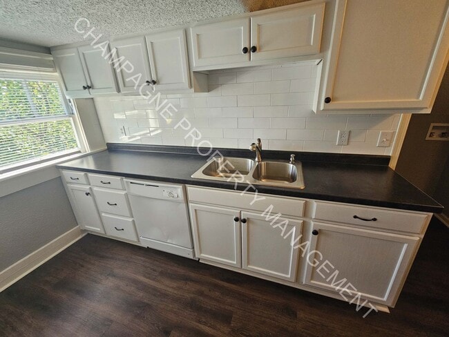 Photo - 2637 E 29th St Unidad 3