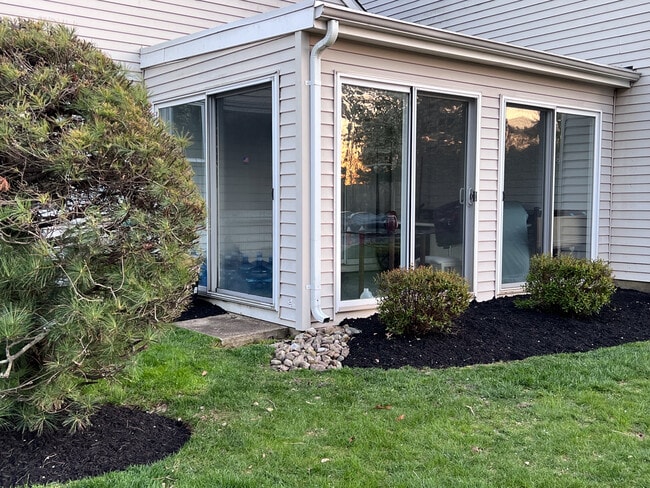 Photo - 655C Yale Way