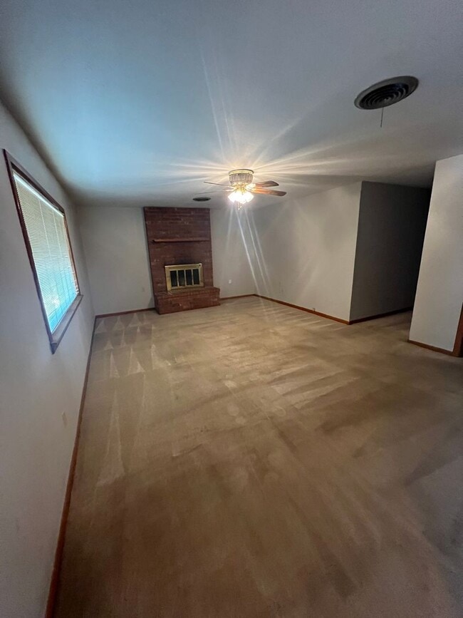 Photo - Large 3 bed 2 bath home