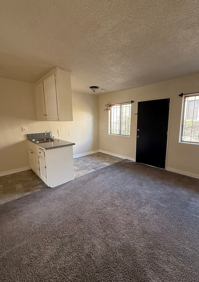 Photo - 2930 S Redondo Blvd Unit 2