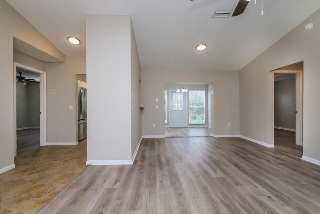 Photo - 10950 Kenmore Dr