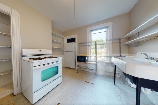 Photo - 562 Green St Unit 3