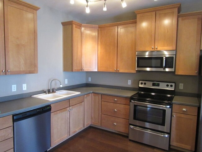 Photo - Spacious Condo in Gated Community | Close to light rail. Unit B13