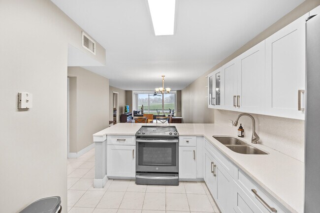 Building Photo - 4539 Luxemburg Ct Unit 104