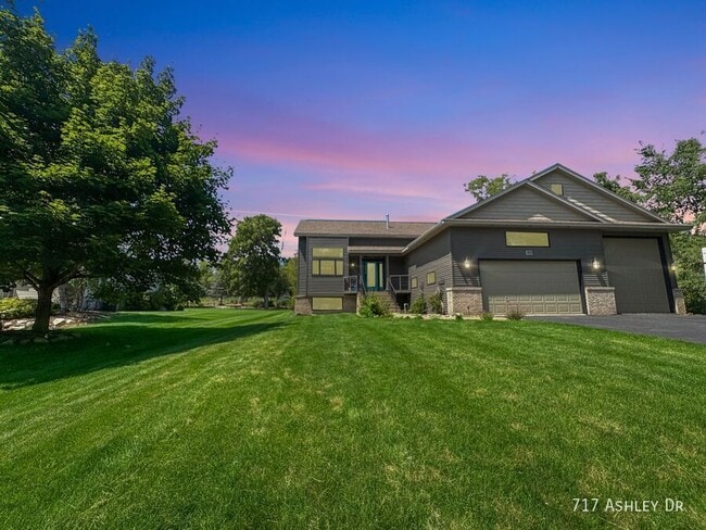 Photo - 717 Ashley Dr House
