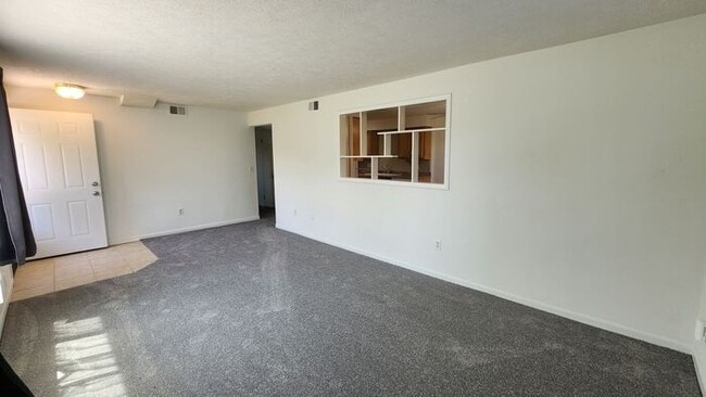 Photo - Amazing 3 bedroom Duplex - Super clean and ready to move in!