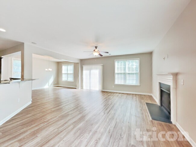 Photo - 127 Dunnsmore Dr