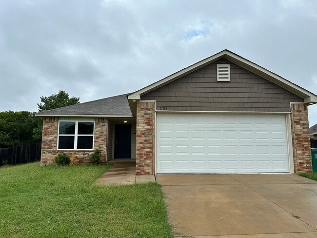 3 Bed, 2 Bath Home for Rent in Yukon - 3 Bed, 2 Bath Home for Rent in Yukon