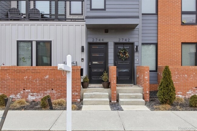 Photo - 2744 Harrison St