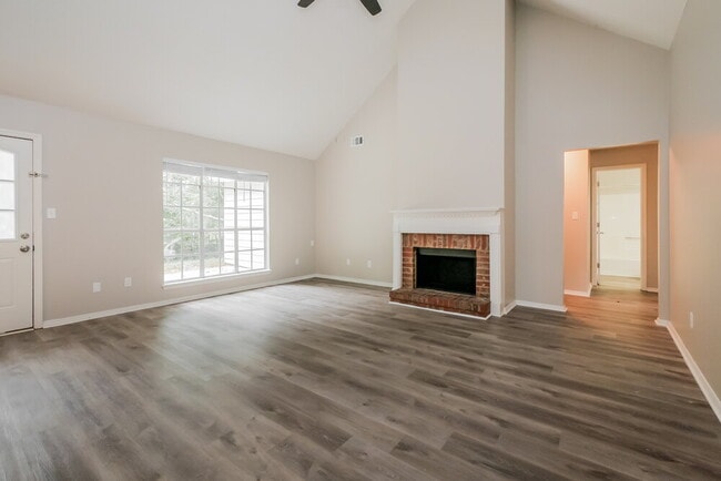 Photo - 4123 Chanticleer Dr NW