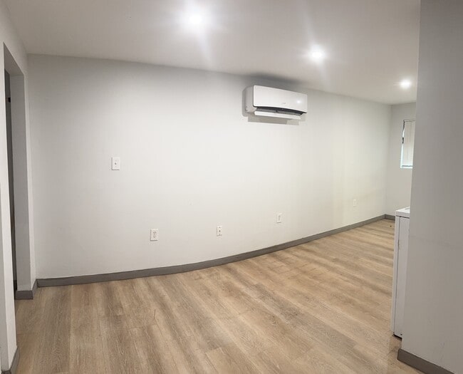 Photo - 135 E 17th St