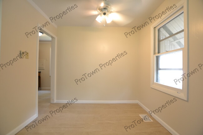 Photo - 121 Louis Rd