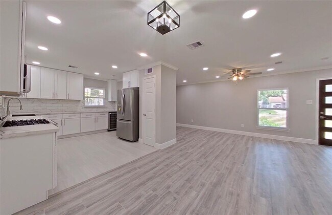 Photo - 4947 Poinciana Dr