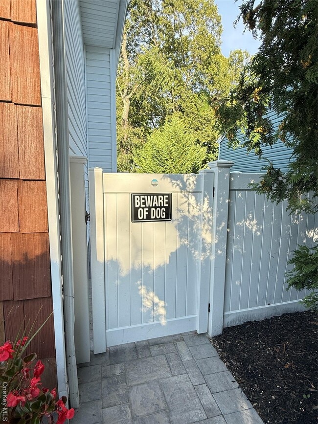 Building Photo - 14 Frog Pond Rd Rental