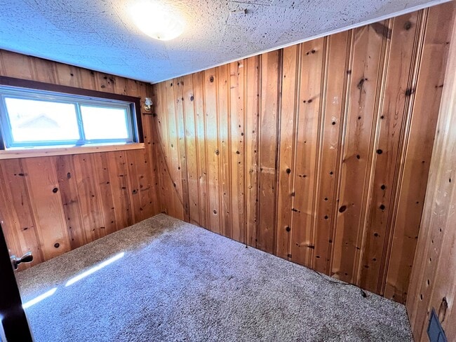 Photo - 530 Woodward St