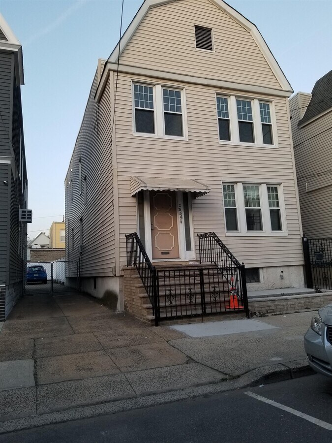 Photo - 354 Armstrong Ave