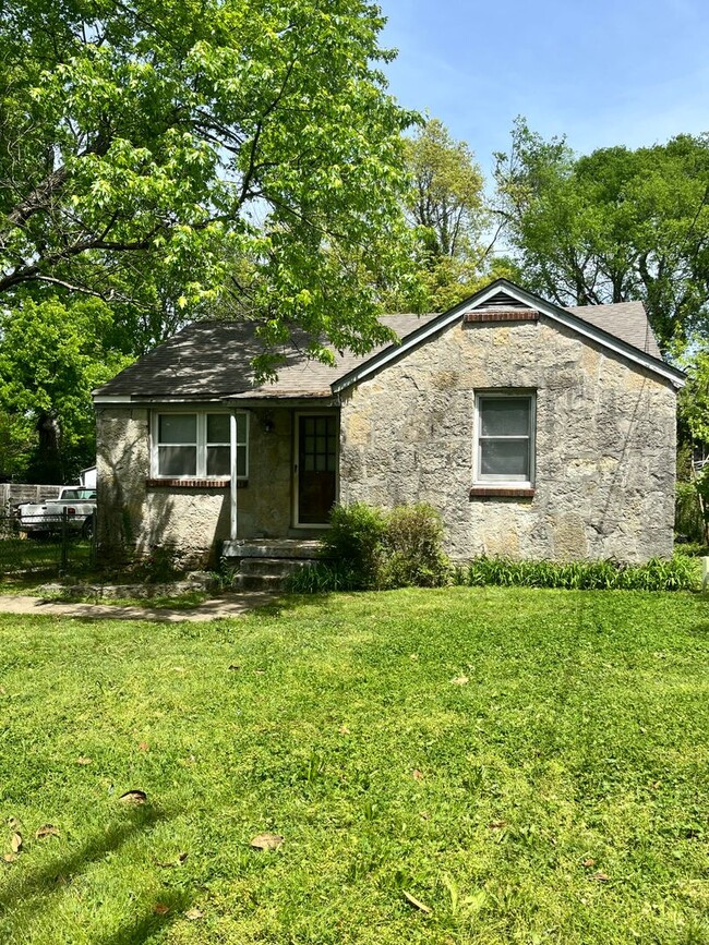 2 bedroom cottage/ Madison - 2 bedroom cottage/ Madison House