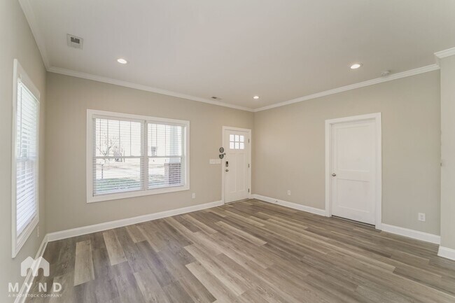 Photo - 2112 Middale St