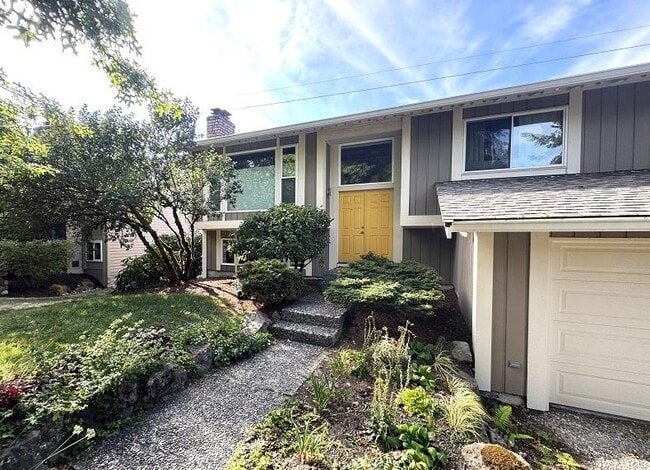 Building Photo - 3 bedroom in Bellevue WA 98006 Rental
