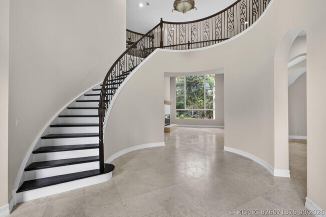 Photo - 625 Glenfield Way