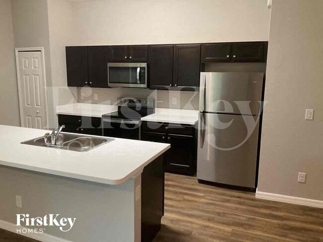 Photo - 1235 Desmond St