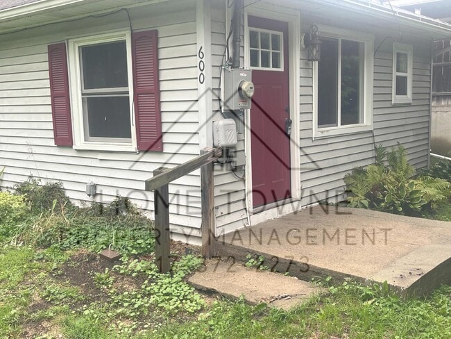 Photo - 600 W Hodge Ave