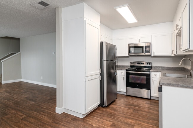 Photo - 390 Alameda del Prado