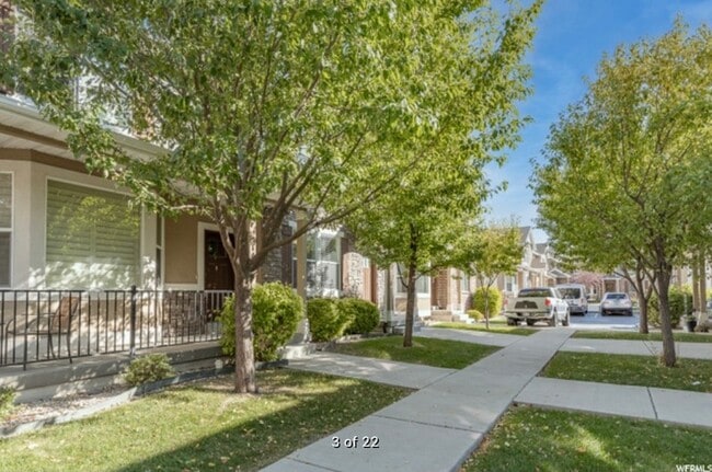 Photo - 255 W 2700 N