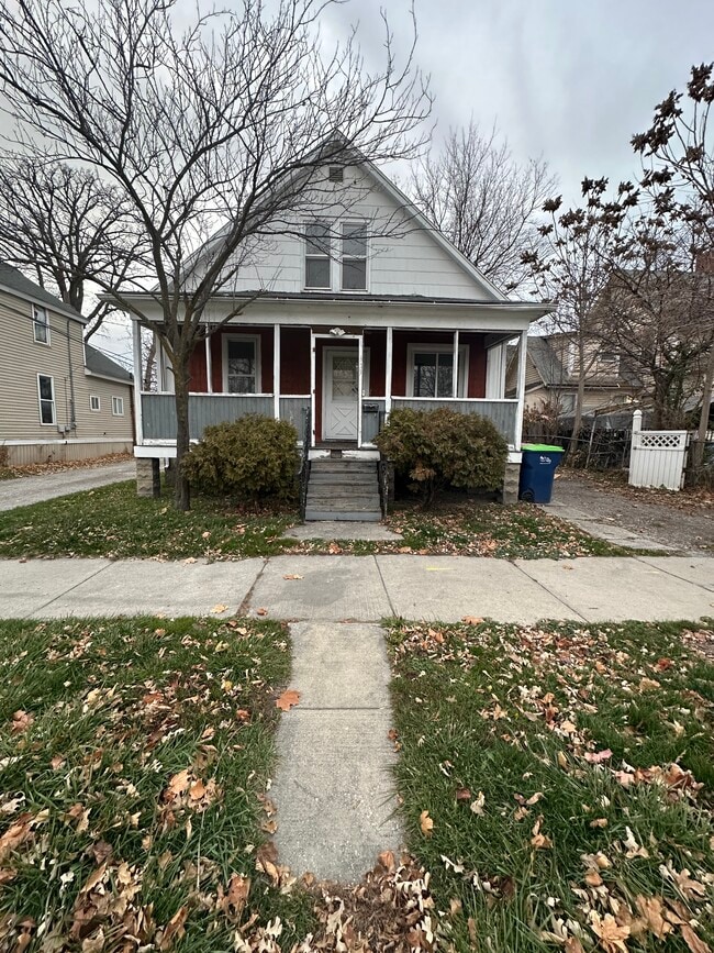 Building Photo - 609 11th St